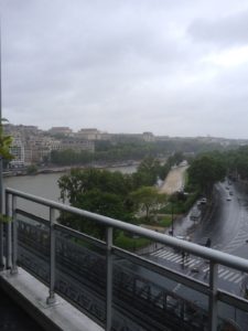Paris bei Regen. FOTO: FISCHER